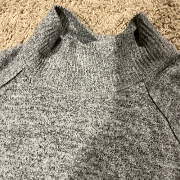 Abercrombie & Fitch gray mock neck sweater - Picture 4 of 4